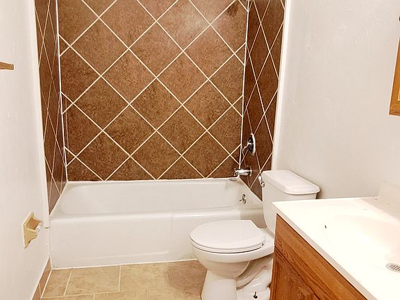 5th image of 712 S 10th St