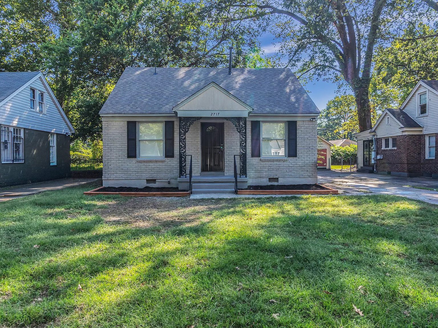 3 bed, 1.5 bath, 1200 sqft, $1,349 — Photo 2