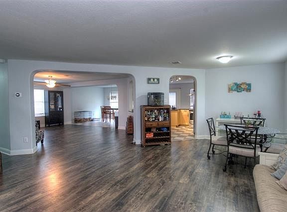 2nd image of 200 Briarwood Dr
