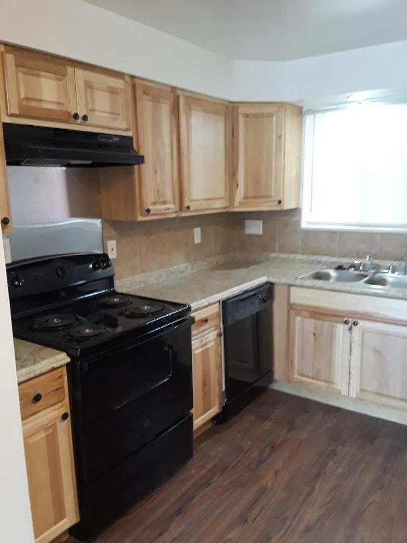 Escalante Apartments — Photo 1