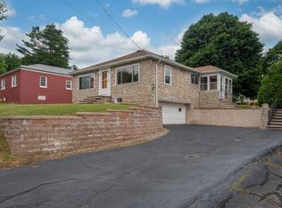 6 Fairview Park Rd, Sturbridge, MA 01566