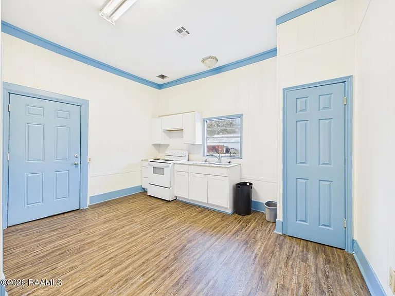 405 E Convent St — Photo 6