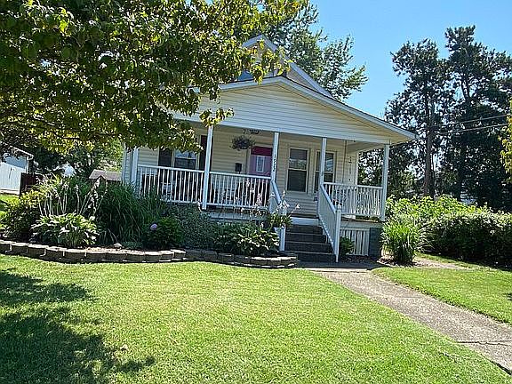 2nd image of 1922 Myrtle Ave