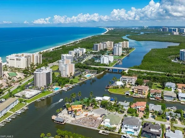 10337 Vanderbilt DR, NAPLES, FL 34108