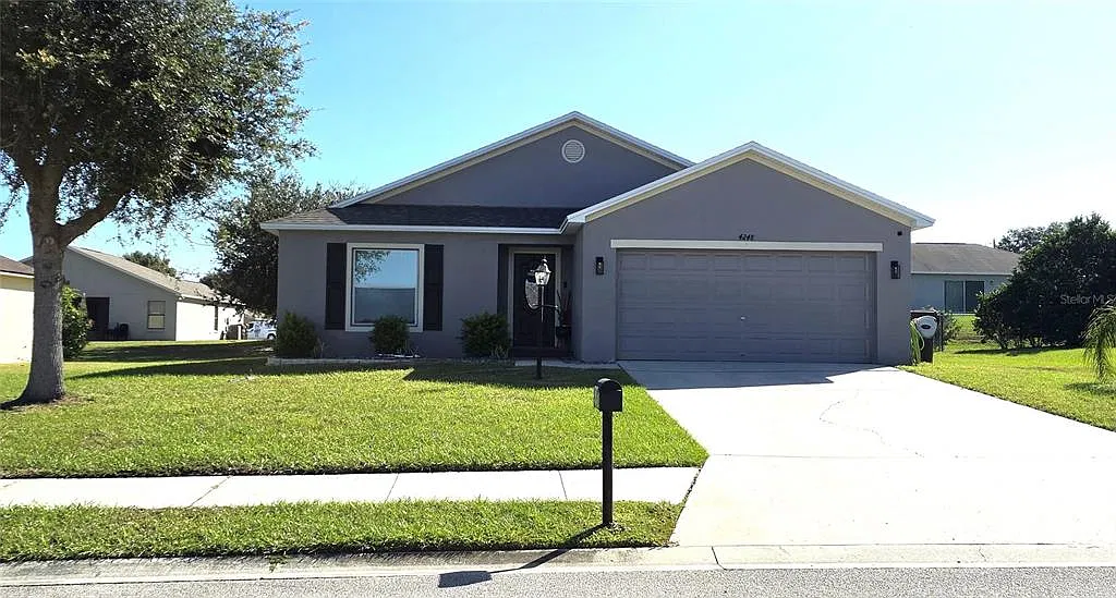 3 bed, 2.0 bath, 1302 sqft, $2,200 — Photo 1