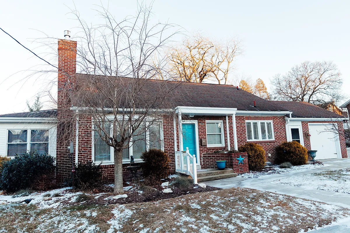 Front extended view - 904 S 12th St