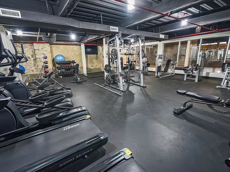 1024 Gates Ave #1H — Photo 8