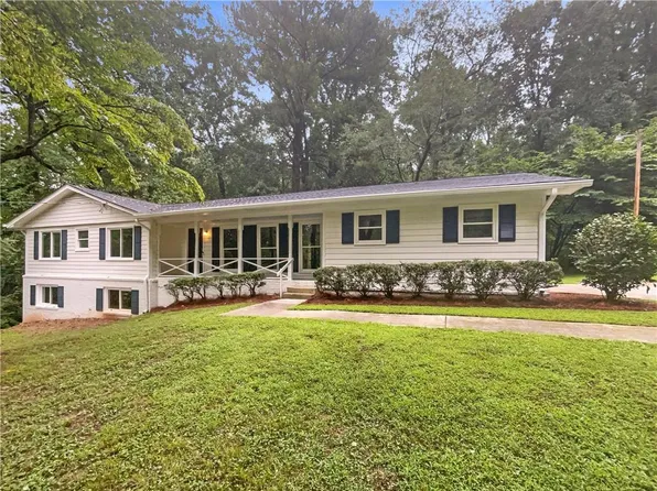 4726 Alpine Dr SW, Lilburn, GA 30047