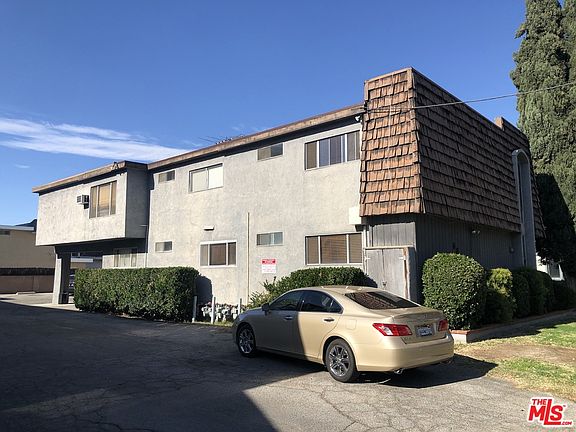 2nd image of 6819 Variel Ave