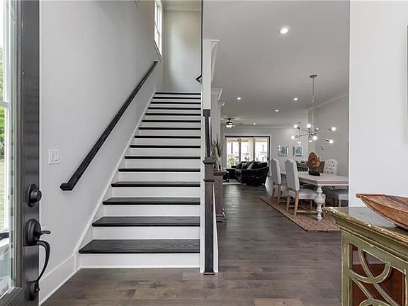 5th image of 105 Maplewood Dr