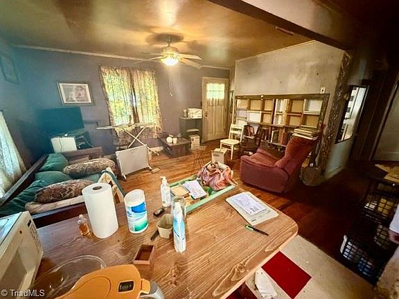 5th image of 144 Edgewood Cir