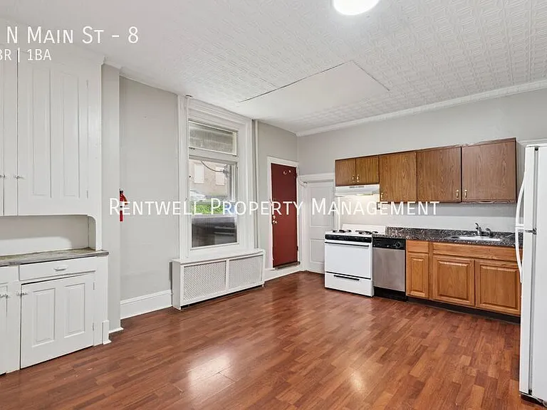 6 N Main St #8 — Photo 3