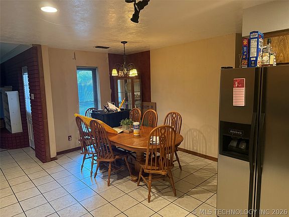 3rd image of 1919 Parkway Cir