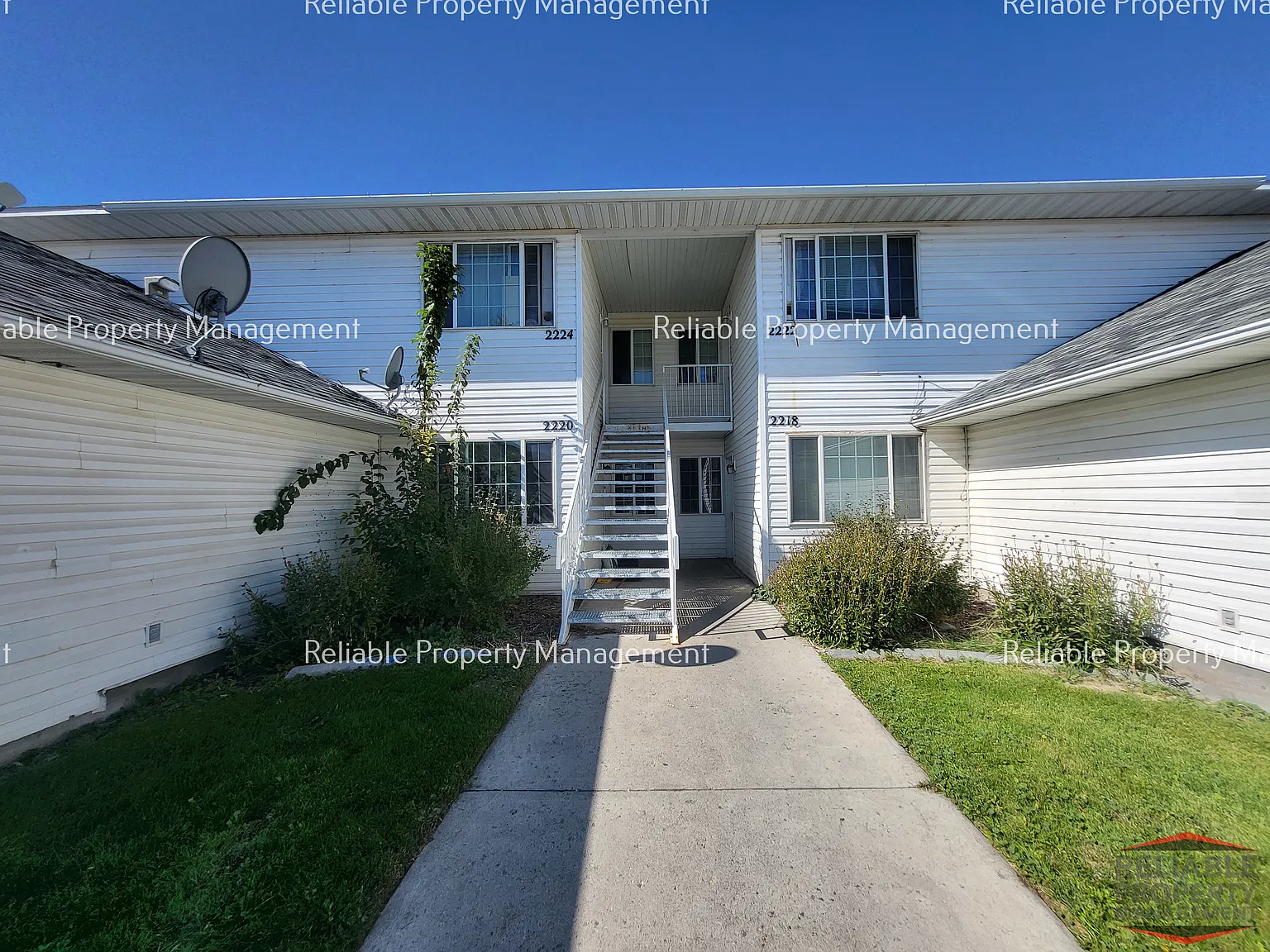 3 bed, $1,295 — Photo 1