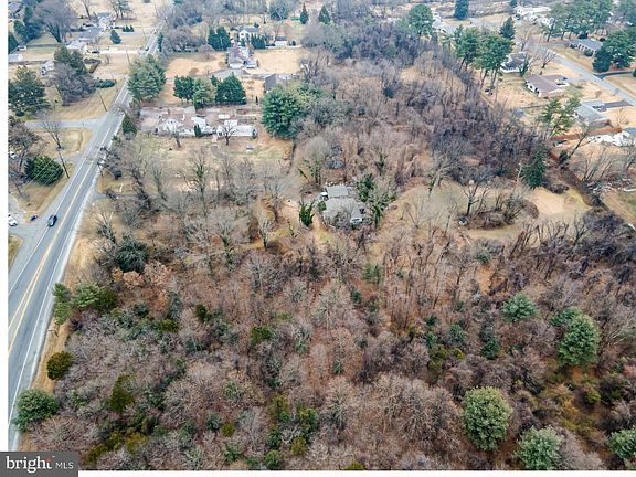 3rd image of 1225 Spencerville Rd