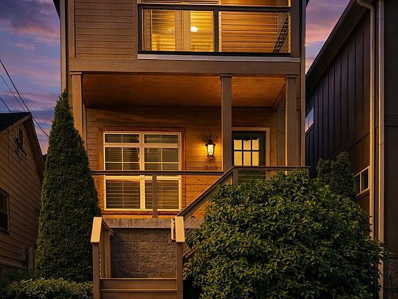 2nd image of 907A 32nd Ave N