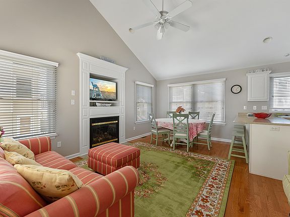 5th image of 104 56th St W #Sea