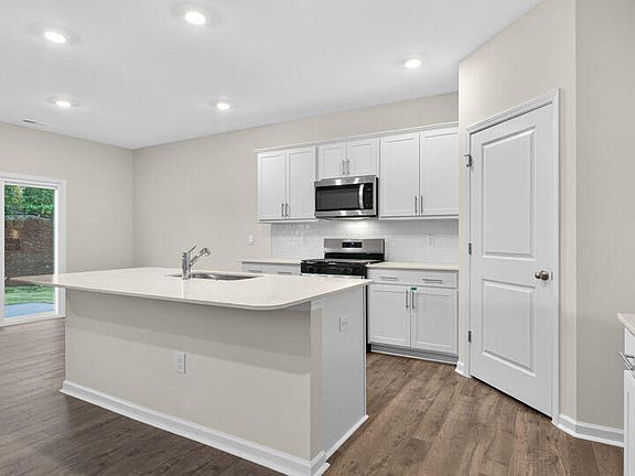 5th image of 35 Green Laurel Dr