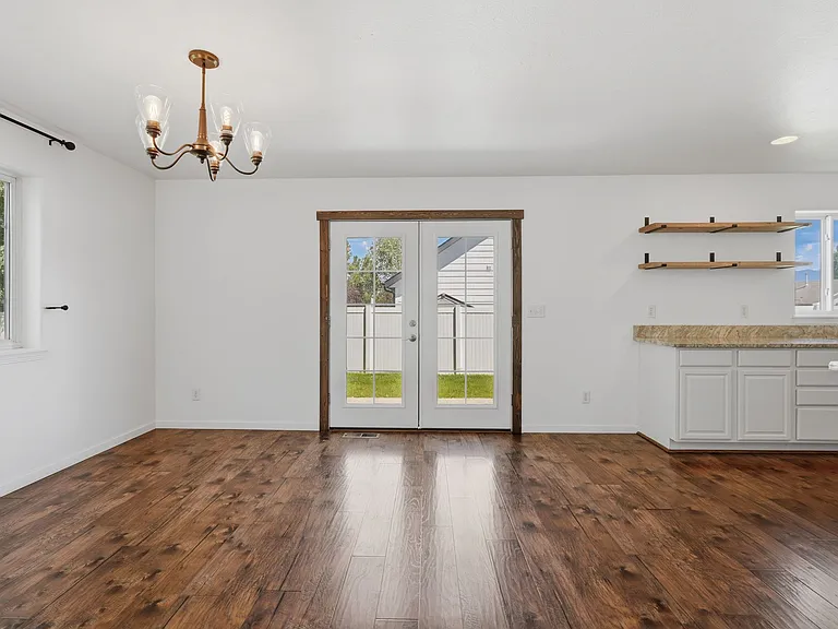801 Dimaggio Dr — Photo 4