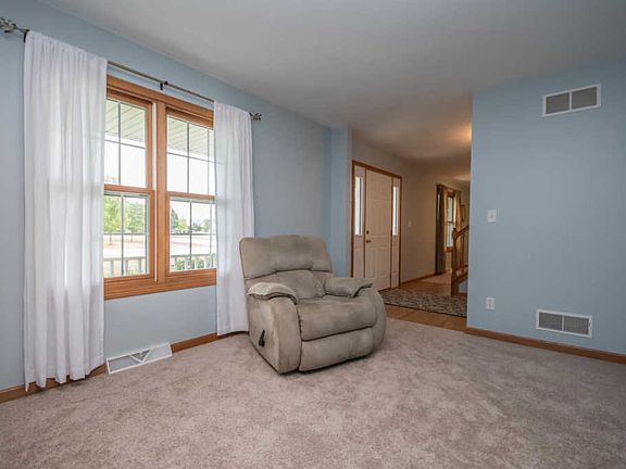 5th image of 11734 242nd Ave