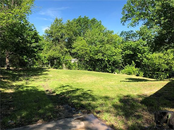 5th image of 449 Beverly Rd