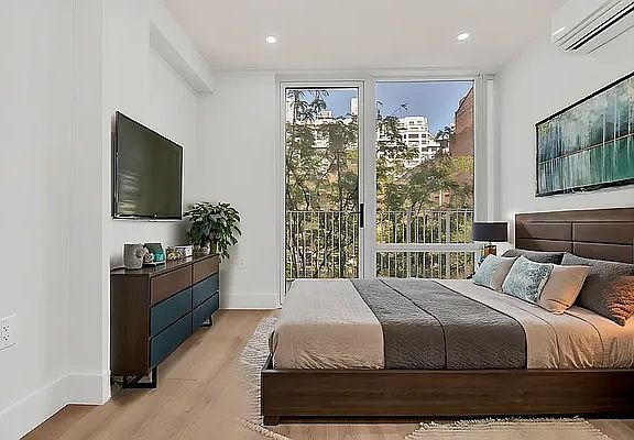 3rd image of 18 E 13th St #2A