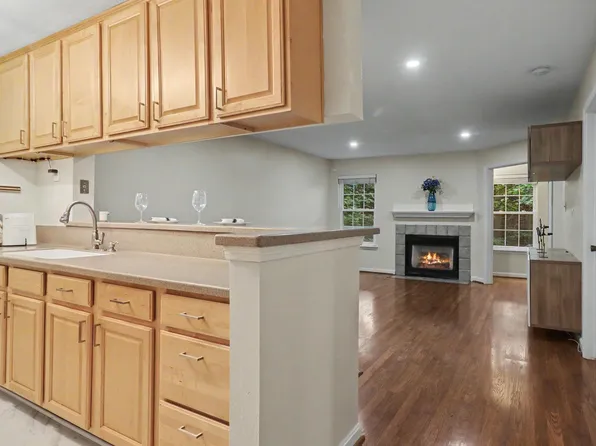 3311 Wyndham Cir APT 2191, Alexandria, VA 22302