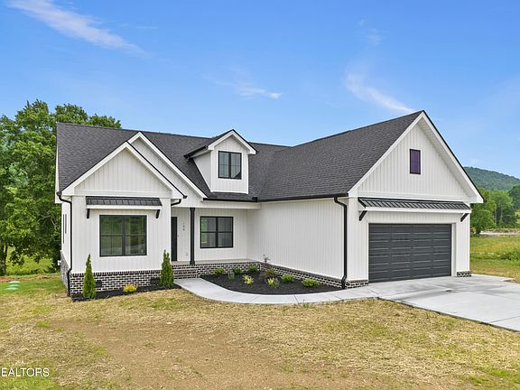 3rd image of 106 Waterfront Knl
