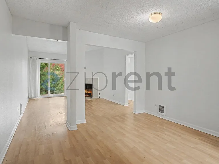 5160 SW 180th Ave #2 — Photo 4