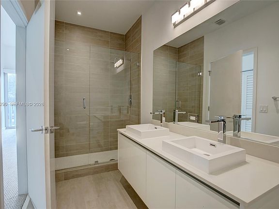 4th image of 1600 SW 1st Ave #Townhouse 09