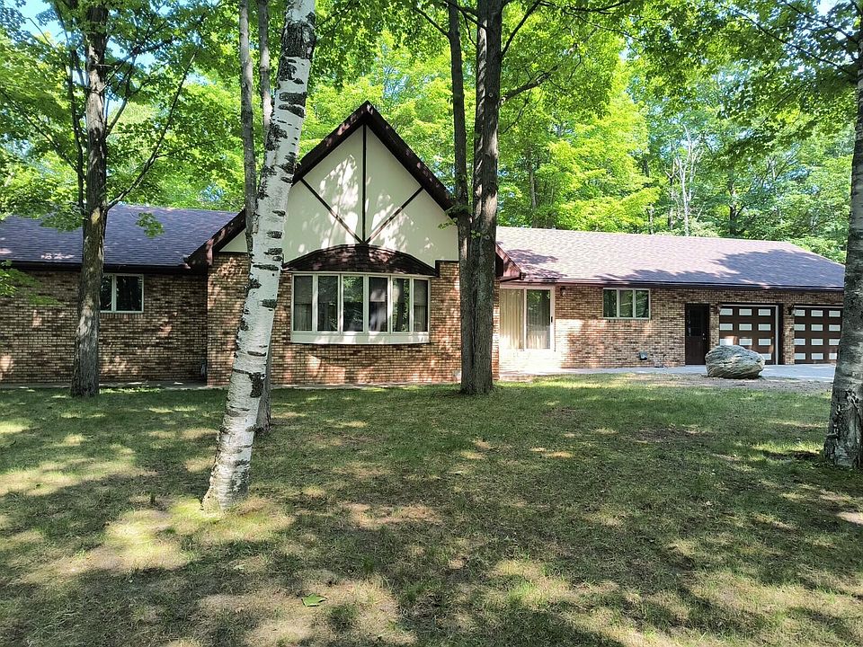 677 Oak St, Rogers City, MI 49779 Zillow