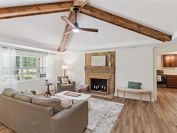2nd image of 724 Fancy Bluff Rd