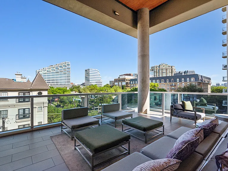 Gallery At Turtle Creek — Photo 18