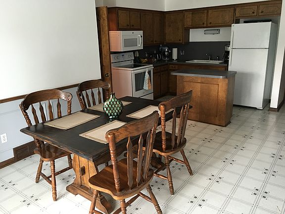 Eat-in Kitchen