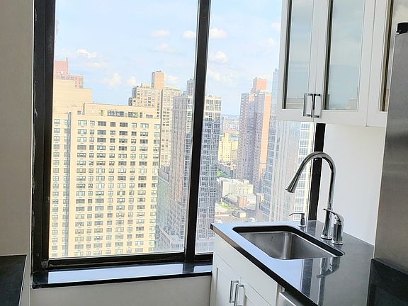 4th image of 300 E 93rd St APT 32D