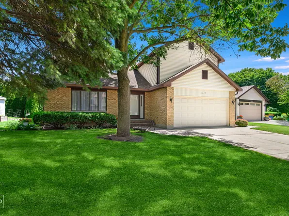 1333 Rose Blvd, Buffalo Grove, IL 60089