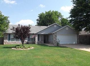 110 NE Ivy Pl, Bentonville, AR 72712