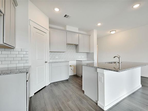 3rd image of 15431 Aberdeen Wood Dr