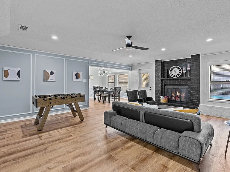 7628 Hunt Dr — Photo 2