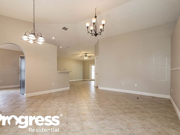 5th image of 558 Grand Royal Cir