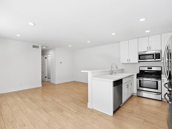 4th image of 2033 Laurie Ln #B