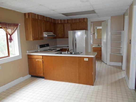 5th image of 409 N Elm St