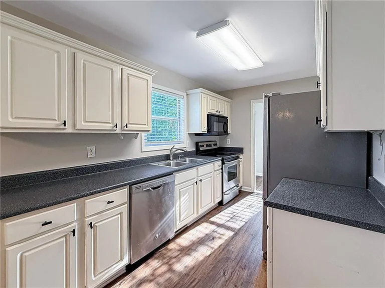 5885 Sarah Orr Ln — Photo 10