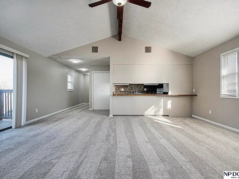 6026 S 42nd St — Photo 3