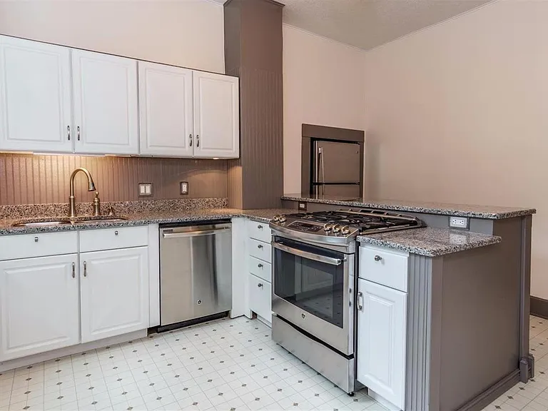 3658 Archer Ave #1 — Photo 7