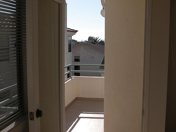 Balcony off of dining room