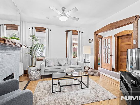 4th image of 433 Stuyvesant Avenue