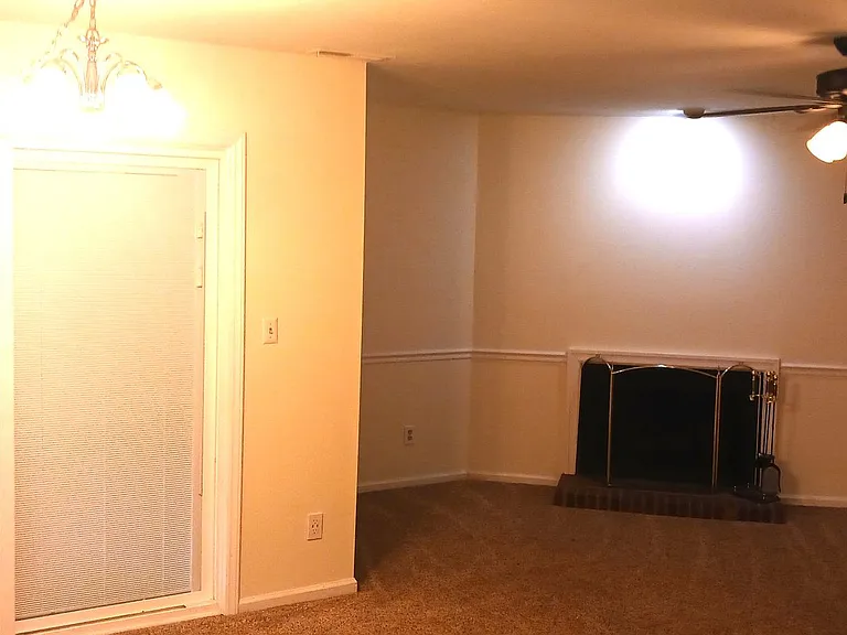 302 Patriot Ln #B — Photo 5