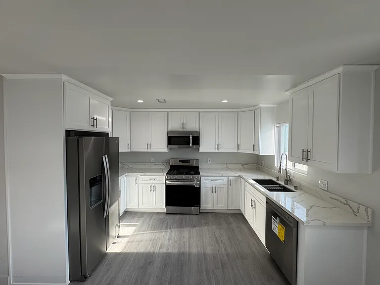 1145 S Holt Ave #7 — Photo 21