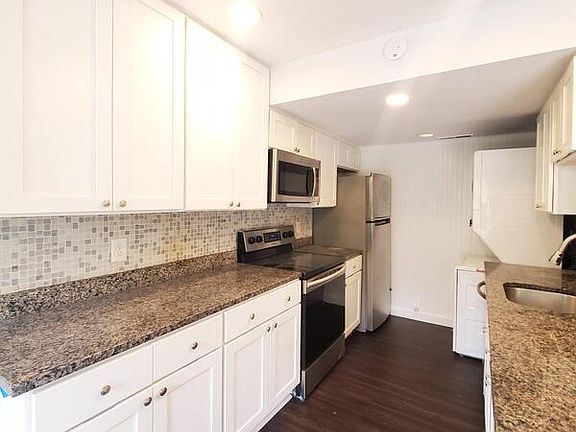 4th image of 3313 Weeping Willow Ln #1